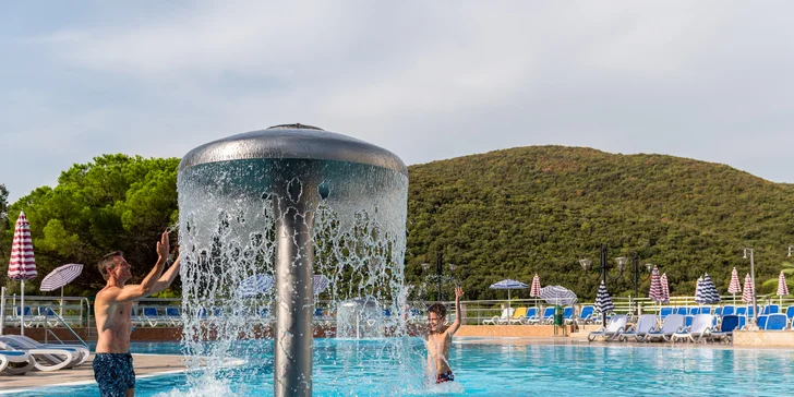 Dovolenka v chorvátskom zálive Rabac: 4* hotel 150 m od pláže, strava aj bazény