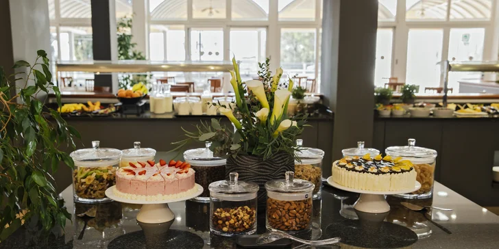 Dovolenka v chorvátskom zálive Rabac: 4* hotel 150 m od pláže, strava aj bazény