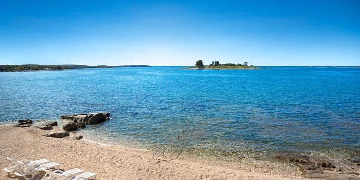 Hurá na Istrii: 3* apartmány priamo pri pláži, raňajky alebo polpenzia, bazén s toboganmi