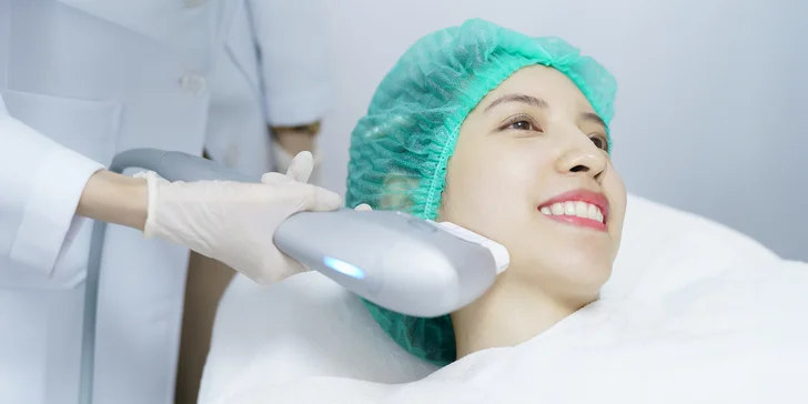 Omladenie bez chirurgického zákroku: HIFU ošetrenie celej tváre a podbradku