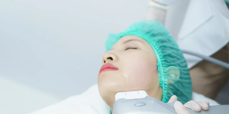 Omladenie bez chirurgického zákroku: HIFU ošetrenie celej tváre a podbradku