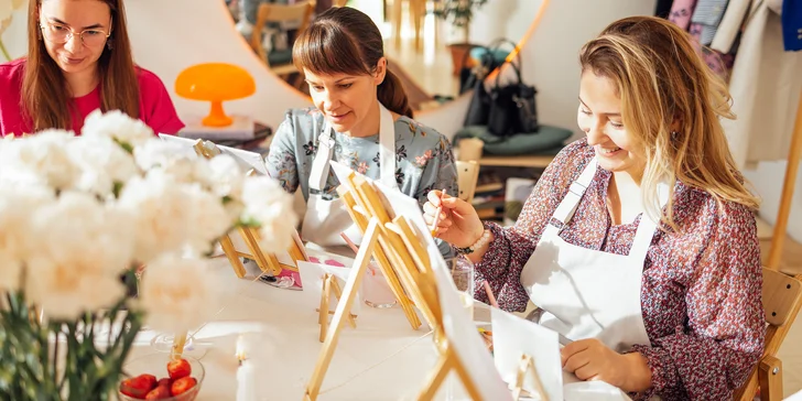 Zážitkové maľovanie obrazov: neónové alebo odtlačkami rastlín, skupinové alebo aj individuálne