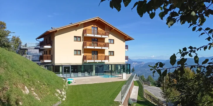 Trentinské Alpy: 3* hotel s polpenziou, neobmedzeným wellness a kartou výhod