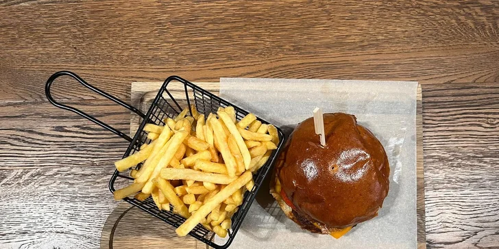 Otvorený voucher do reštaurácie Hood Wood v Steam Factory