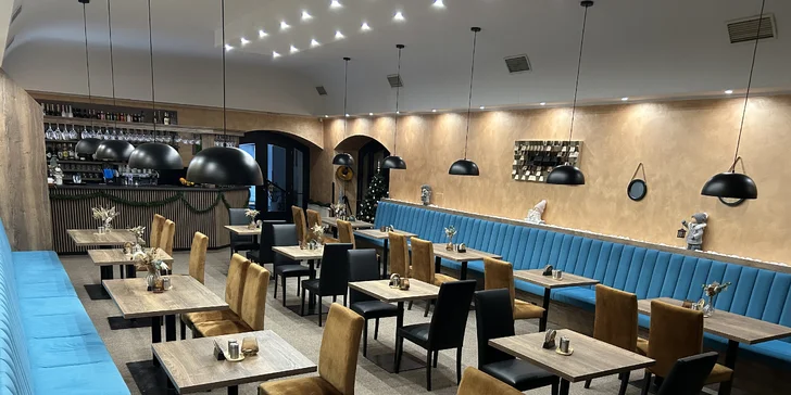 Pobyt v centre Chomutova: historický hotel s raňajkami alebo polpenziou