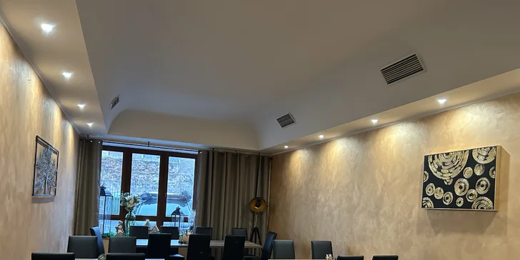 Pobyt v centre Chomutova: historický hotel s raňajkami alebo polpenziou