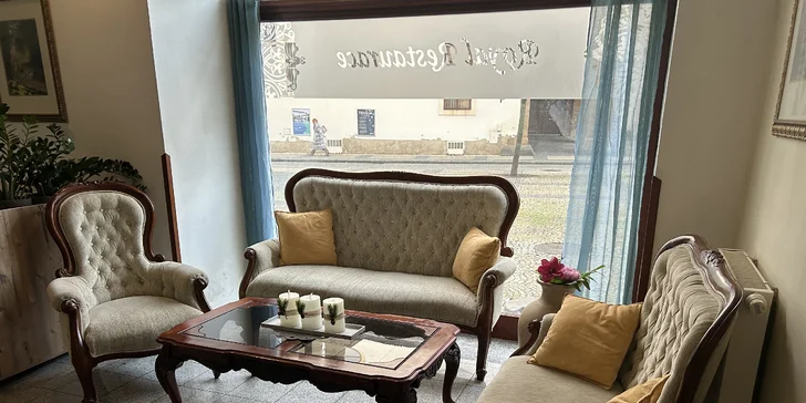 Pobyt v centre Chomutova: historický hotel s raňajkami alebo polpenziou