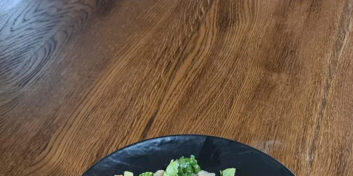 Otvorený voucher do reštaurácie Hood Wood v Steam Factory