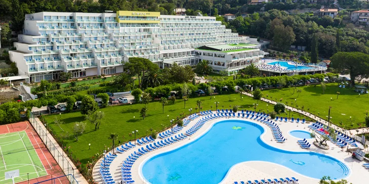 Dovolenka v chorvátskom zálive Rabac: 4* hotel 150 m od pláže, strava aj bazény