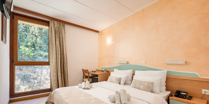 Dovolenka v chorvátskom zálive Rabac: 4* hotel 150 m od pláže, strava aj bazény