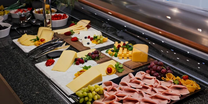 Dovolenka v chorvátskom zálive Rabac: 4* hotel 150 m od pláže, strava aj bazény