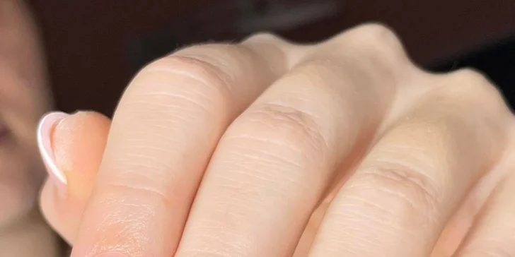 Suchá pedikúra alebo gél lak na ruky aj nohy v salóne Dotyky krásy