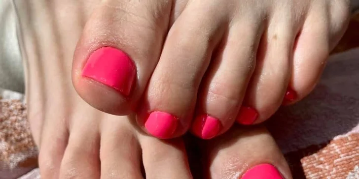 Suchá pedikúra alebo gél lak na ruky aj nohy v salóne Dotyky krásy