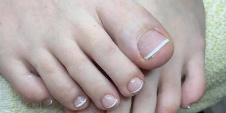 Suchá pedikúra alebo gél lak na ruky aj nohy v salóne Dotyky krásy