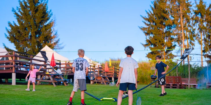 Glamping v poľských Krkonošiach: stanové mestečko neďaleko Jeleniej Hory, výlety do prírody