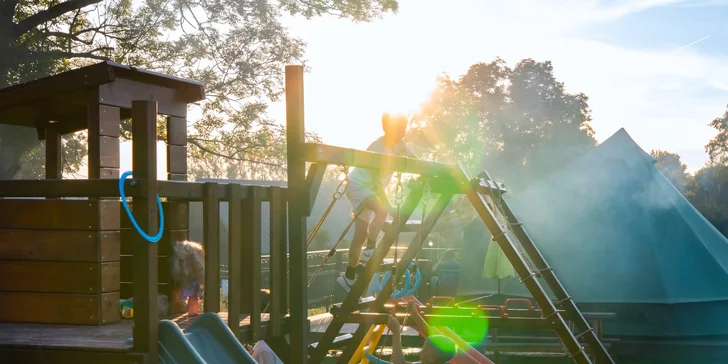 Glamping v poľských Krkonošiach: stanové mestečko neďaleko Jeleniej Hory, výlety do prírody