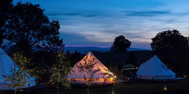 Glamping v poľských Krkonošiach: stanové mestečko neďaleko Jeleniej Hory, výlety do prírody