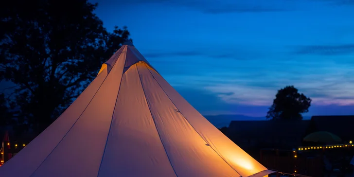 Glamping v poľských Krkonošiach: stanové mestečko neďaleko Jeleniej Hory, výlety do prírody
