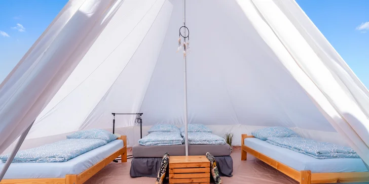 Glamping v poľských Krkonošiach: stanové mestečko neďaleko Jeleniej Hory, výlety do prírody