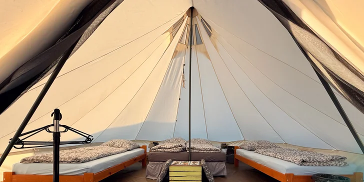 Glamping v poľských Krkonošiach: stanové mestečko neďaleko Jeleniej Hory, výlety do prírody