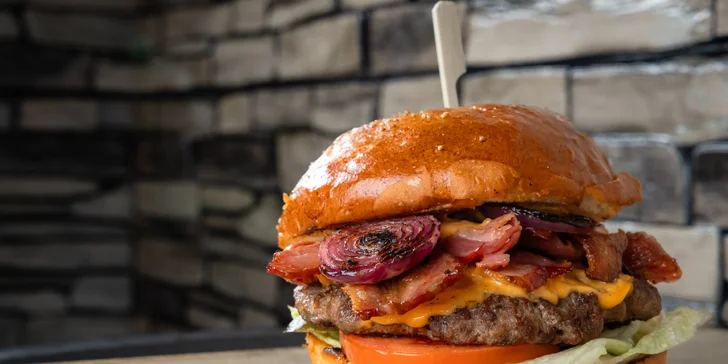 Burger s írskym hovädzím mäsom a dvojitou dávkou slaniny