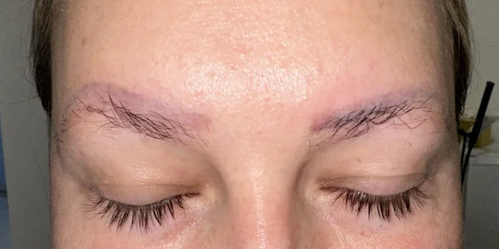 Prirodzene pôsobiace zahustenie mihalníc (1D alebo 2D mihalnice), laminácia obočia či lash lift