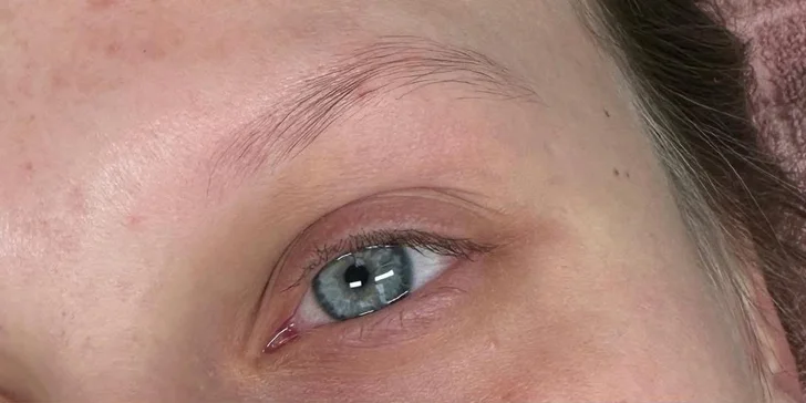 Prirodzene pôsobiace zahustenie mihalníc (1D alebo 2D mihalnice), laminácia obočia či lash lift