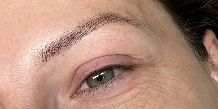 Prirodzene pôsobiace zahustenie mihalníc (1D alebo 2D mihalnice), laminácia obočia či lash lift