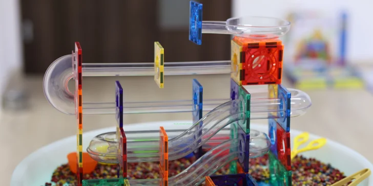 Zážitkové maľovanie alebo dve hodiny kreatívnej hry pre deti od 3 rokov: VYFARBI SA! alebo MAGNETÁČIK