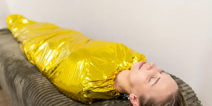 Zoštíhľujúci rituál: masáž, peeling a termo zábal na podporu lymfatického systému a odvodnenia