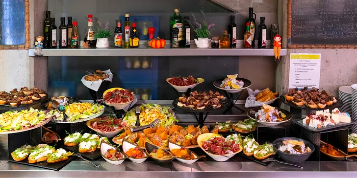 Pobyt pre pôžitkárov: ochutnávka vína, dizajnové bývanie, oddych pri Balatone aj neobmedzený wellness