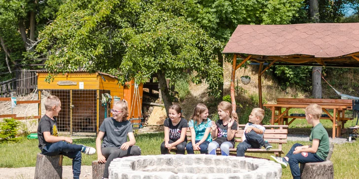 Pobyt medzi zvieratkami na ranči: karavan, chatka alebo maringotka, mini zoo, kone a možnosť raňajok