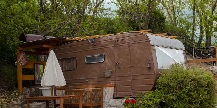 Pobyt medzi zvieratkami na ranči: karavan, chatka alebo maringotka, mini zoo, kone a možnosť raňajok