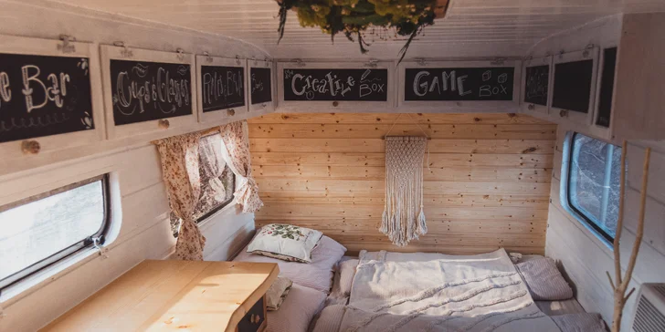 Pobyt medzi zvieratkami na ranči: karavan, chatka alebo maringotka, mini zoo, kone a možnosť raňajok