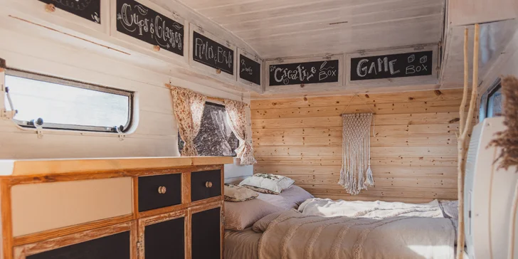 Pobyt medzi zvieratkami na ranči: karavan, chatka alebo maringotka, mini zoo, kone a možnosť raňajok