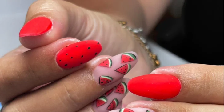 Manikúra s gél lakom, gélové nechty alebo výhodný balíček s gél lakom na ruky aj nohy