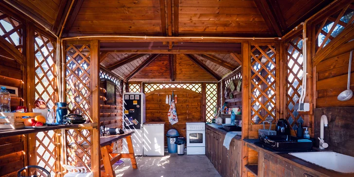 Glamping v poľských Krkonošiach: stanové mestečko neďaleko Jeleniej Hory, výlety do prírody