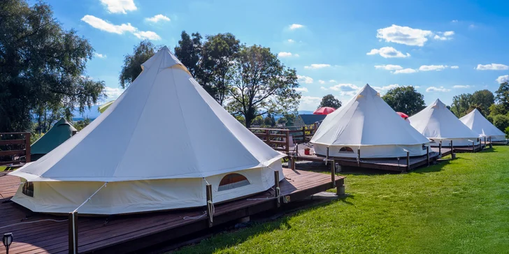 Glamping v poľských Krkonošiach: stanové mestečko neďaleko Jeleniej Hory, výlety do prírody