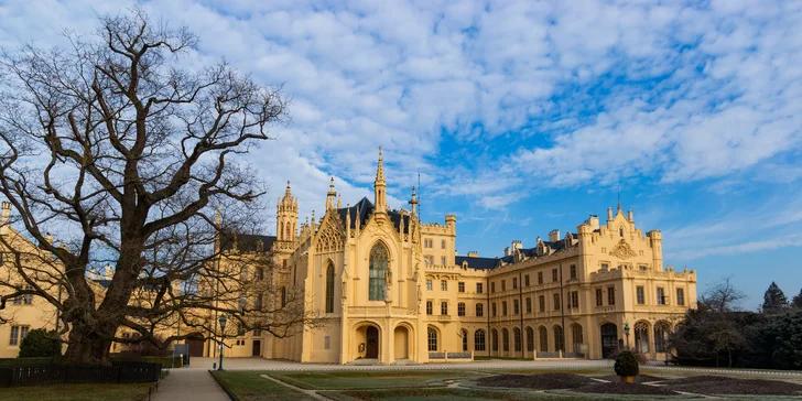 Dovolenka v Lednici: penzión v parku, raňajky a bazén aj balíčky s privátnym wellness