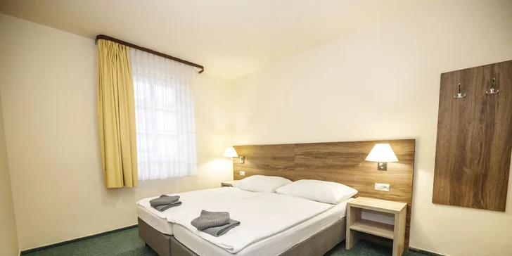 Romantika v Kolíne: pobyt s raňajkami, súkromným wellness a sektom