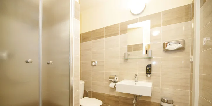 Romantika v Kolíne: pobyt s raňajkami, súkromným wellness a sektom