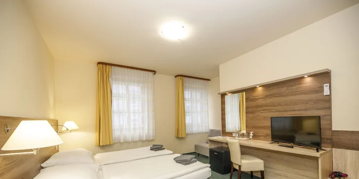 Romantika v Kolíne: pobyt s raňajkami, súkromným wellness a sektom