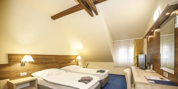 Romantika v Kolíne: pobyt s raňajkami, súkromným wellness a sektom