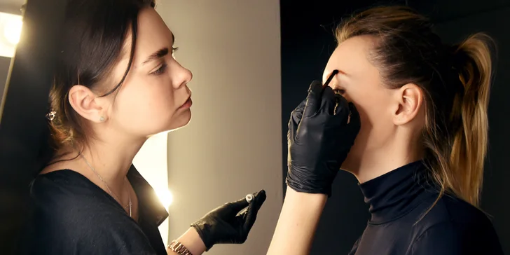 Prirodzene pôsobiace zahustenie mihalníc (1D alebo 2D mihalnice), laminácia obočia či lash lift