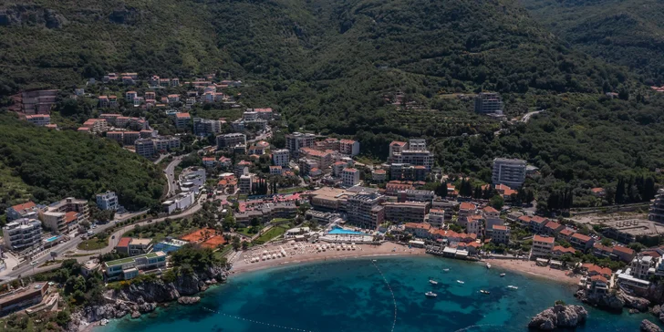 Apartmány neďaleko Sveti Stefan: vonkajší bazén, skvelá poloha kúsok od mora