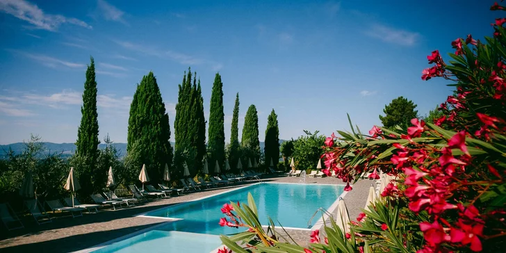 4* hotel pri Florencii: raňajky alebo polpenzia, v lete bazén, možnosť jazdy na koni