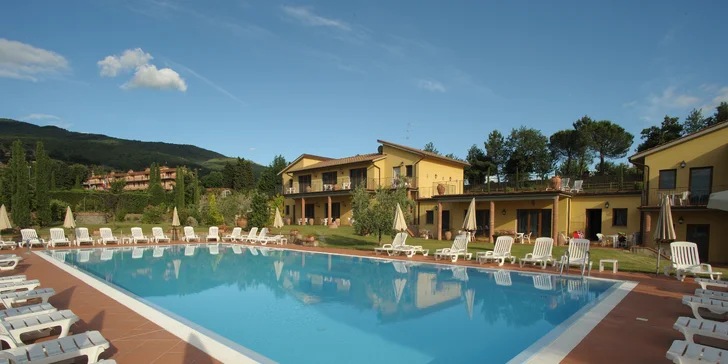 4* hotel pri Florencii: raňajky alebo polpenzia, v lete bazén, možnosť jazdy na koni