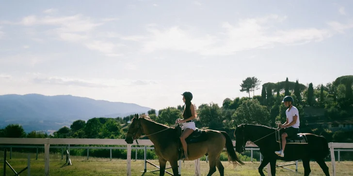 4* hotel pri Florencii: raňajky alebo polpenzia, v lete bazén, možnosť jazdy na koni