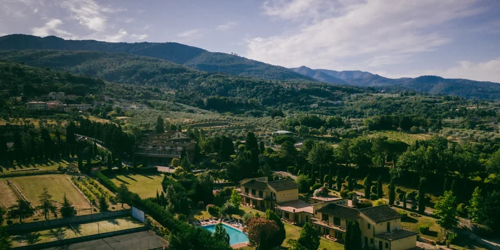 4* hotel pri Florencii: raňajky alebo polpenzia, v lete bazén, možnosť jazdy na koni