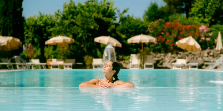 4* hotel pri Florencii: raňajky alebo polpenzia, v lete bazén, možnosť jazdy na koni